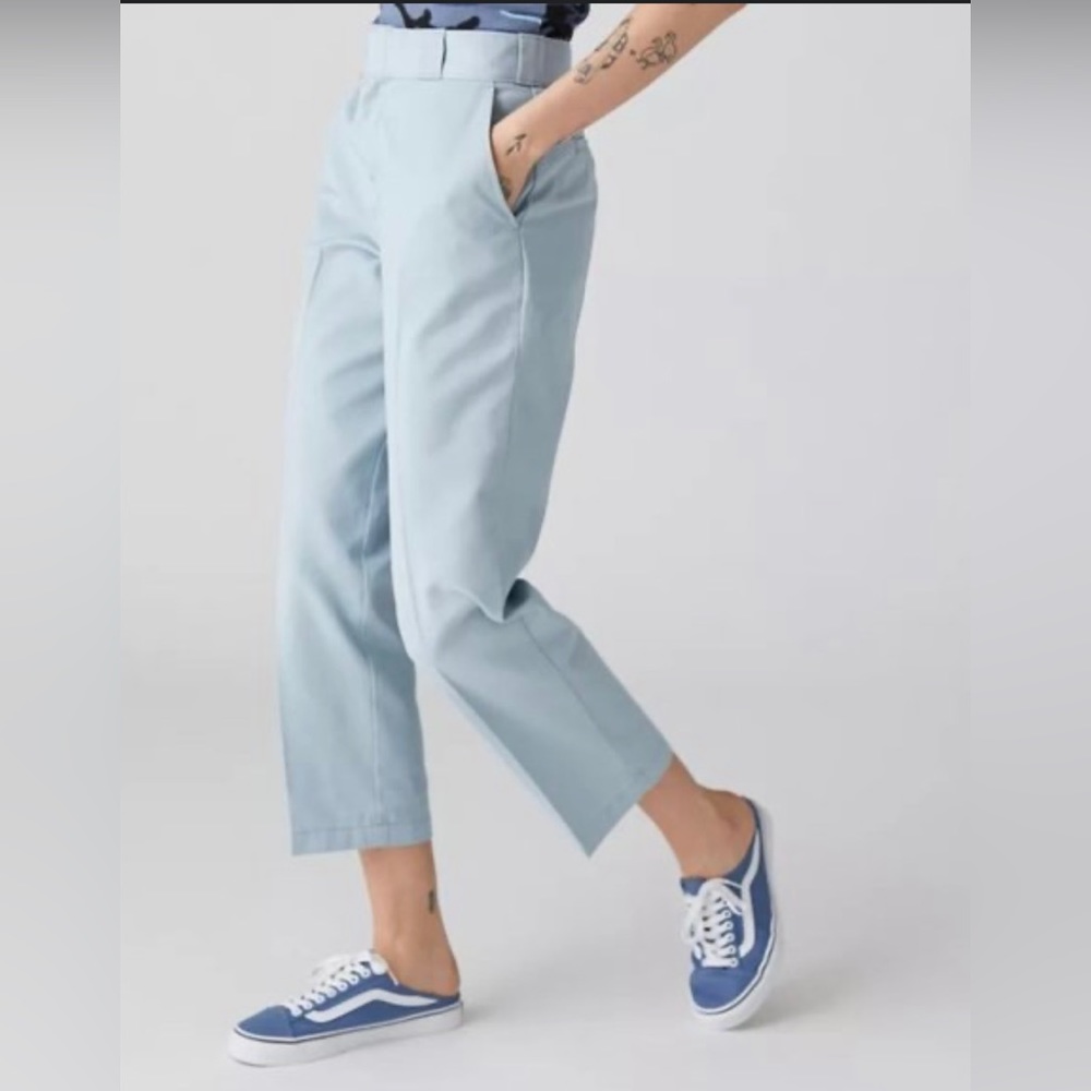 Classic style Dickies from UO. Size US 2